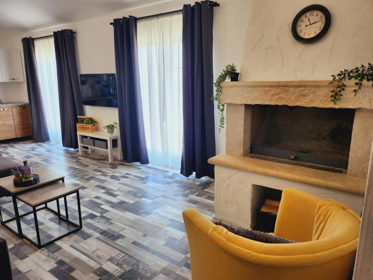 Kuca Za Odmor Capella Villa Stuti Екстериор снимка